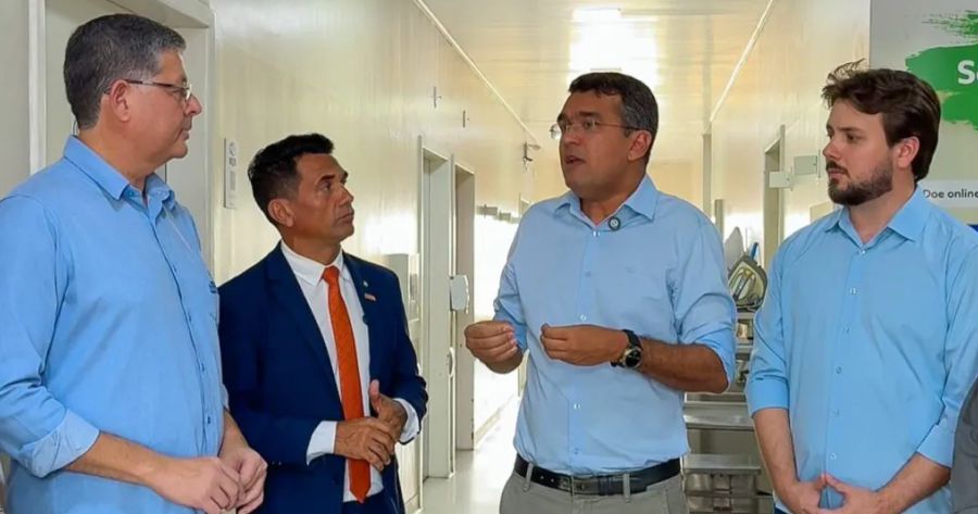 Lahesio Bonfim visita o Hospital Aldenora Bello ao lado do deputado Wellington para discutir melhorias no tratamento do câncer no Maranhão